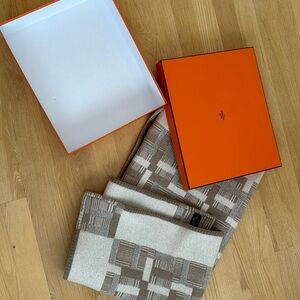 Hermes Avalon Throw Blanket